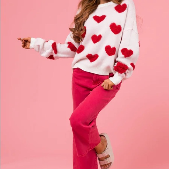 New large Valentine’s Day Off White and Cherry red Heart Pattern Sweater - Picture 6 of 9